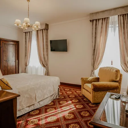 Lecchi Wellness Hotel